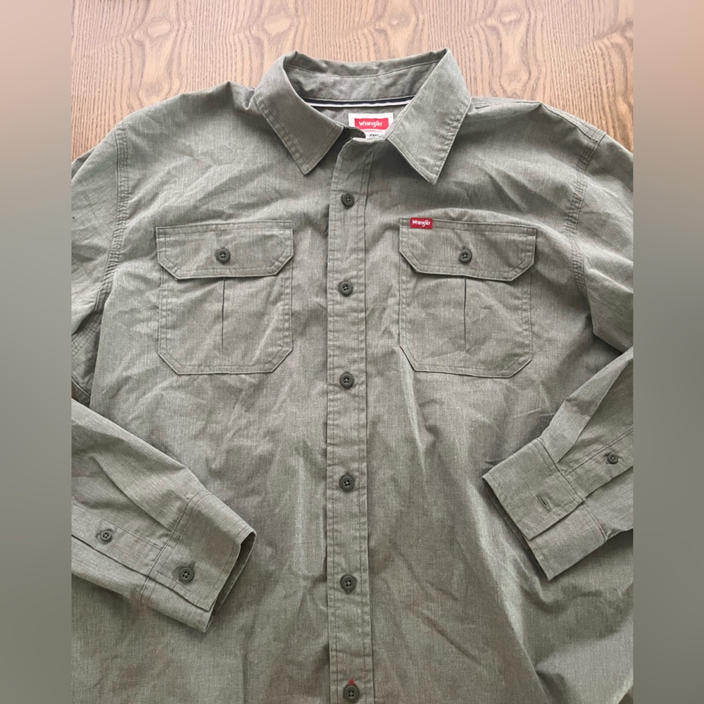 Wrangler men’s Button-Up Shirt size Xl